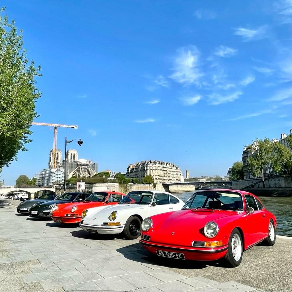 Paris Porsche 911 Notre Dame Quais de seine l'art de l'automobile